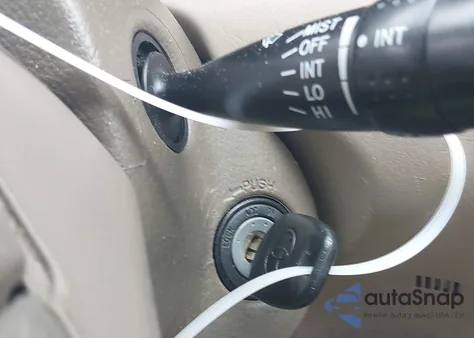 2005 Toyota Corolla Le z USA, uszkodzony, nr VIN 1NXBR32E85Z430928